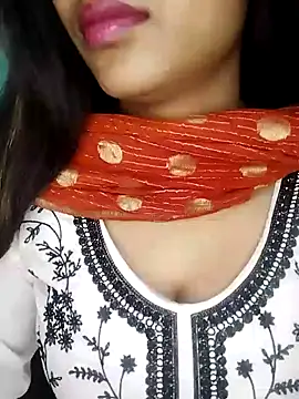 Snapshot of Sreya213 chatting on 01/18/25, 05:04 Sreya213 online show from 01/18/25, 05:04