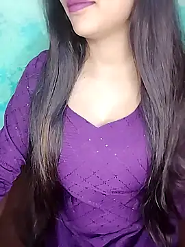 Snapshot of Sreya213 chatting on 10/18/25, 03:42 Sreya213 online show from 10/18/25, 03:42