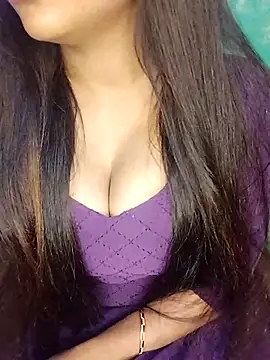 Snapshot of Sreya213 chatting on 11/09/25, 04:22 Sreya213 online show from 11/09/25, 04:22