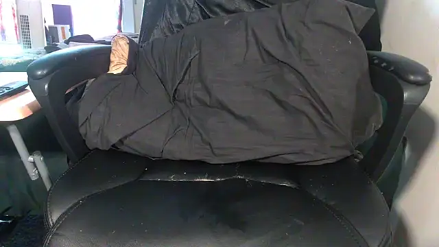 Snapshot of RickStone51 chatting on 09/29/25, 06:02 RickStone51 online show from 09/29/25, 06:02