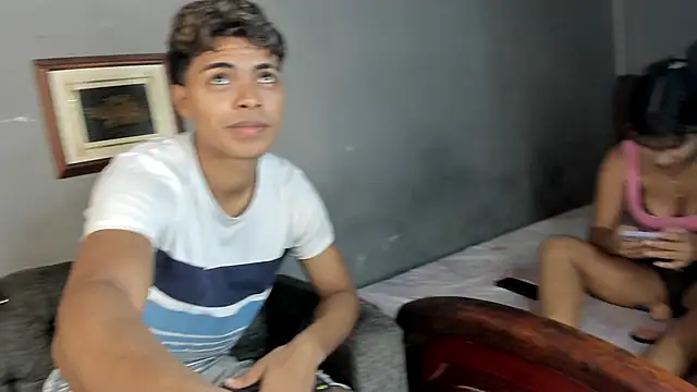 Snapshot of dafnezahiraa_ chatting on 12/27/24, 11:42 dafnezahiraa  online show from 12/27/24, 11:42