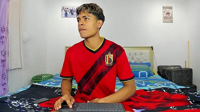 Snapshot of dafnezahiraa_ chatting on 01/04/25, 03:07 dafnezahiraa  online show from 01/04/25, 03:07