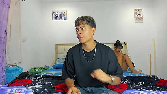 Snapshot of dafnezahiraa_ chatting on 01/05/25, 03:32 dafnezahiraa  online show from 01/05/25, 03:32