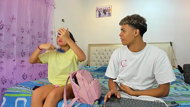 Snapshot of dafnezahiraa_ chatting on 03/01/25, 04:26 dafnezahiraa  online show from 03/01/25, 04:26