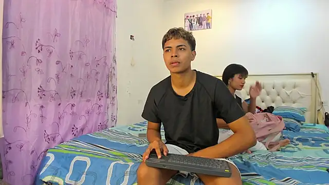 Snapshot of dafnezahiraa_ chatting on 03/19/25, 03:41 dafnezahiraa  online show from 03/19/25, 03:41