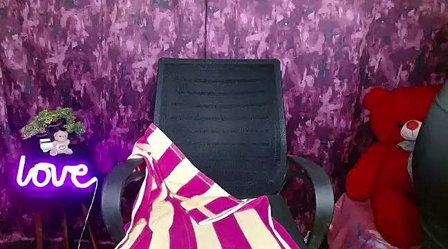 Snapshot of Naughty_Ayesha1 chatting on 01/19/25, 06:09 Naughty Ayesha1 online show from 01/19/25, 06:09