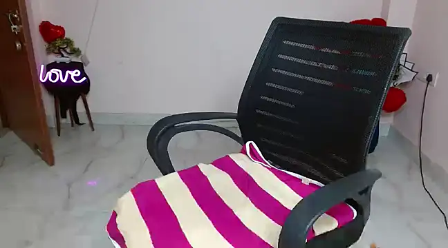 Snapshot of Naughty_Ayesha1 chatting on 02/13/25, 07:24 Naughty Ayesha1 online show from 02/13/25, 07:24