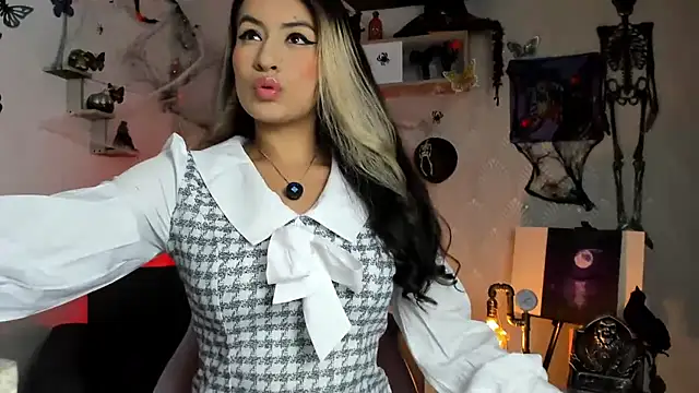 Alaia Love77 online show from 10/17/25, 10:12