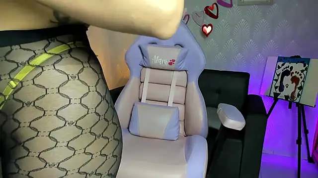 Alaia Love77 online show from 02/25/26, 08:40