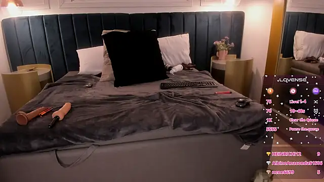 Issabella Roa online show from 12/16/24, 10:56