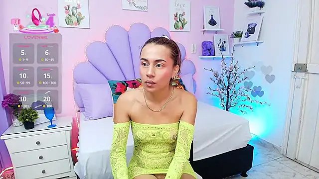 Snapshot of HannaPretthy chatting on 09/19/25, 11:55 HannaPretthy online show from 09/19/25, 11:55