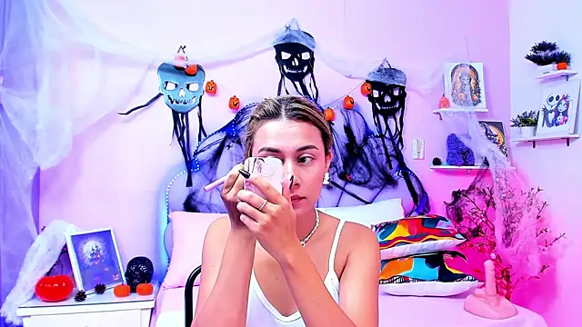 Snapshot of HannaPretthy chatting on 10/24/25, 11:28 HannaPretthy online show from 10/24/25, 11:28