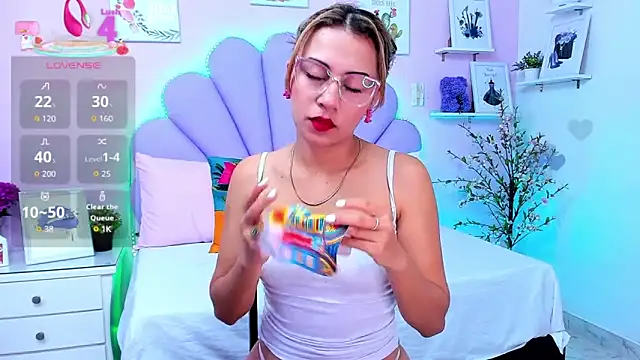 Snapshot of HannaPretthy chatting on 11/06/25, 11:44 HannaPretthy online show from 11/06/25, 11:44