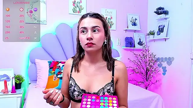 Snapshot of HannaPretthy chatting on 11/08/25, 11:32 HannaPretthy online show from 11/08/25, 11:32