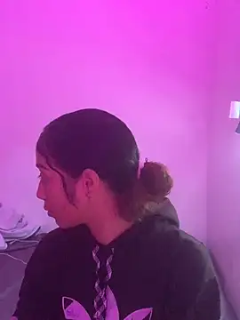 Snapshot of Marielasanchez chatting on 02/28/25, 06:20 Marielasanchez online show from 02/28/25, 06:20