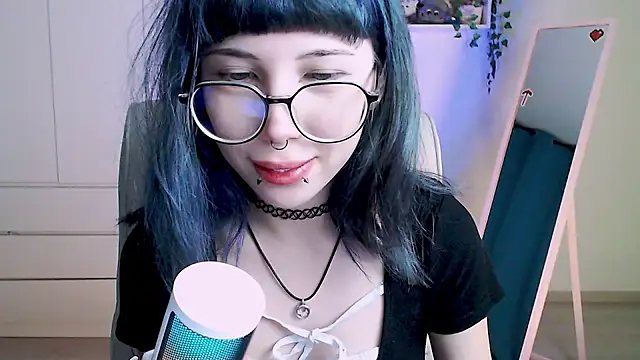 Snapshot of MoriHorri chatting on 12/15/24, 12:40 MoriHorri online show from 12/15/24, 12:40