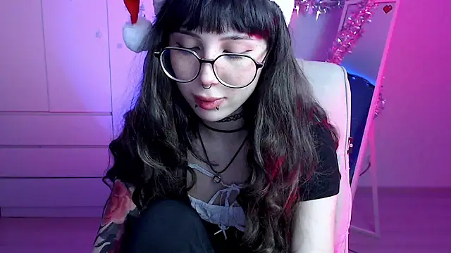 Snapshot of MoriHorri chatting on 12/28/24, 01:08 MoriHorri online show from 12/28/24, 01:08