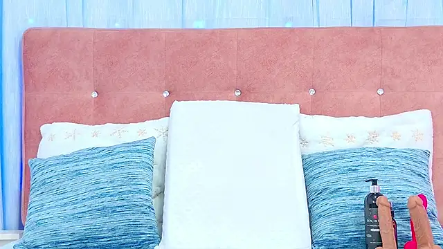 AlliciaKim online show from 10/15/25, 07:14