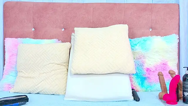 AlliciaKim online show from 12/15/25, 07:29