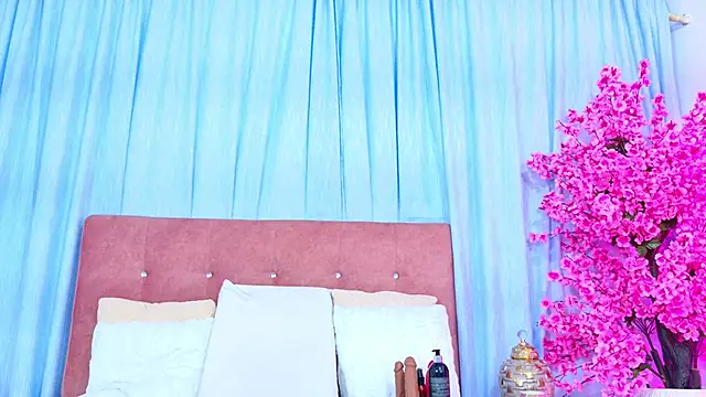 AlliciaKim online show from 12/17/25, 08:26