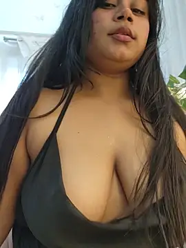 Snapshot of its_amesha chatting on 12/23/24, 07:30 its amesha online show from 12/23/24, 07:30