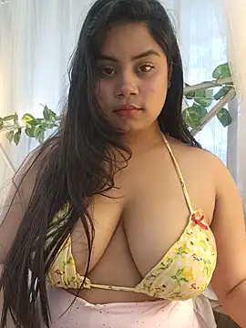 Snapshot of its_amesha chatting on 12/28/24, 02:43 its amesha online show from 12/28/24, 02:43