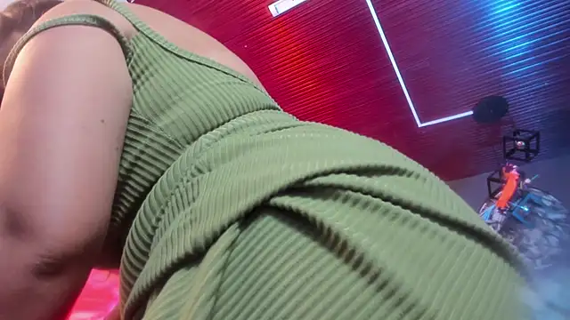 Snapshot of Annaa_rosee chatting on 10/16/25, 03:29 Annaa rosee online show from 10/16/25, 03:29