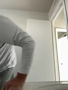 elamante03 online show from 12/18/24, 06:35