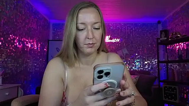 Snapshot of lucyallen4201 chatting on 04/20/26, 10:18 lucyallen4201 online show from 04/20/26, 10:18
