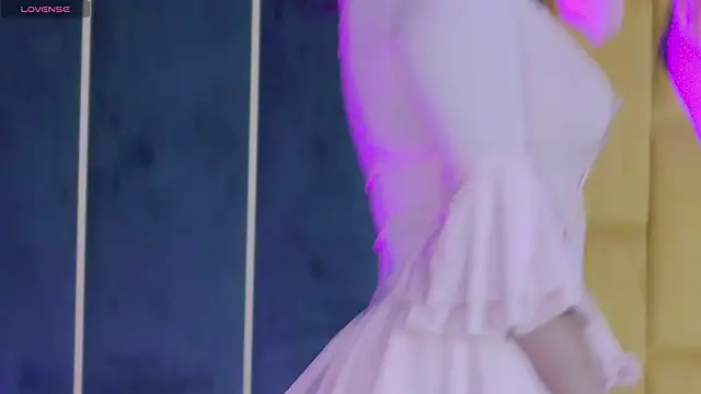 Snapshot of GiuliaHarvey chatting on 11/11/25, 03:56 GiuliaHarvey online show from 11/11/25, 03:56