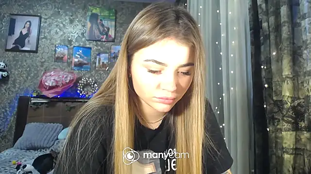 Snapshot of BonnyShy chatting on 12/06/24, 11:33 BonnyShy online show from 12/06/24, 11:33