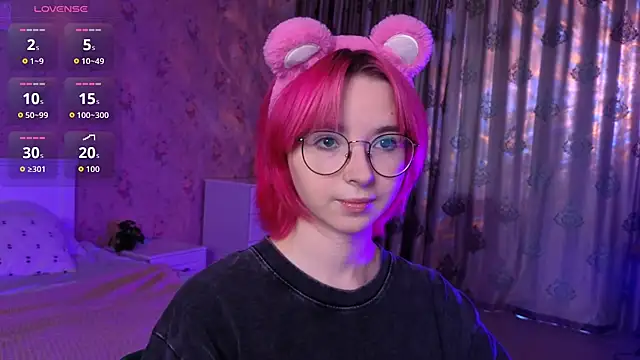 Snapshot of Nora_Failure chatting on 09/13/25, 10:04 Nora Failure online show from 09/13/25, 10:04