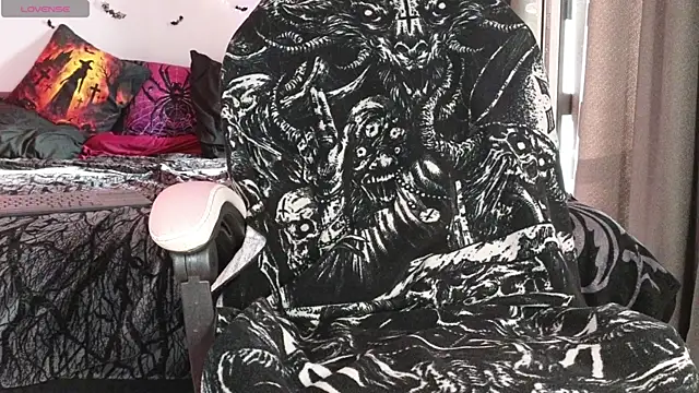 Snapshot of Devil_s_bride chatting on 05/26/26, 04:25 Devil s bride online show from 05/26/26, 04:25