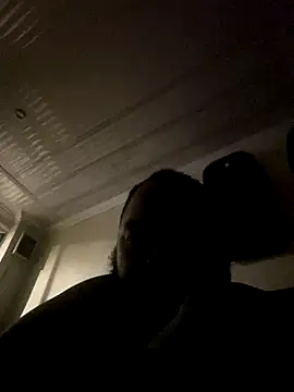 Snapshot of R32RLINE chatting on 12/15/25, 10:25 R32RLINE online show from 12/15/25, 10:25