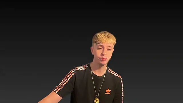 Snapshot of twentywithafelonyy chatting on 01/03/25, 07:39 twentywithafelonyy online show from 01/03/25, 07:39