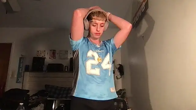 Snapshot of twentywithafelonyy chatting on 02/17/25, 07:47 twentywithafelonyy online show from 02/17/25, 07:47