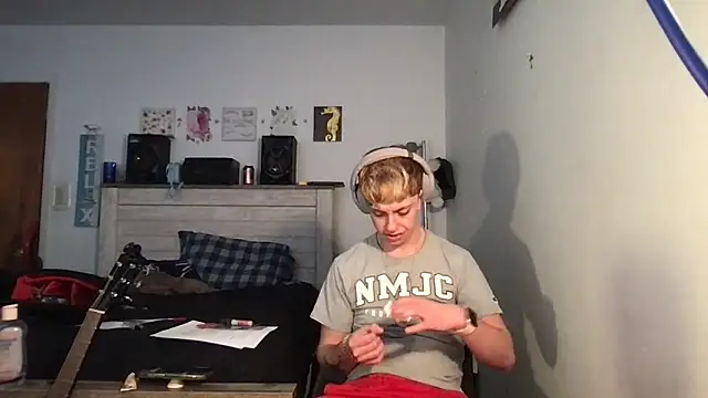 Snapshot of twentywithafelonyy chatting on 02/17/25, 05:53 twentywithafelonyy online show from 02/17/25, 05:53