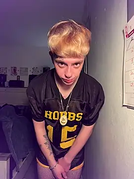 Snapshot of twentywithafelonyy chatting on 02/24/25, 10:48 twentywithafelonyy online show from 02/24/25, 10:48