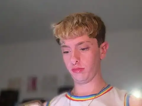 Snapshot of twentywithafelonyy chatting on 03/03/25, 05:42 twentywithafelonyy online show from 03/03/25, 05:42