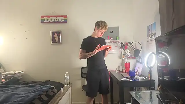 Snapshot of twentywithafelonyy chatting on 03/07/25, 07:52 twentywithafelonyy online show from 03/07/25, 07:52