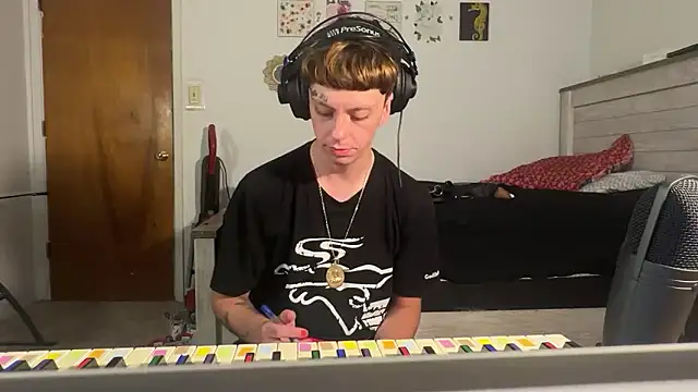 Snapshot of twentywithafelonyy chatting on 09/15/25, 05:40 twentywithafelonyy online show from 09/15/25, 05:40