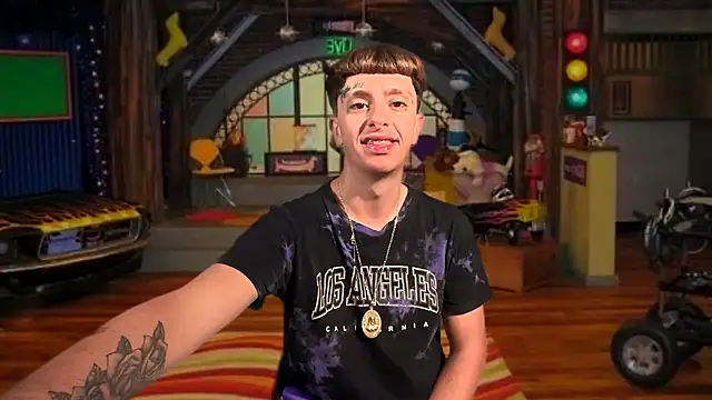 Snapshot of twentywithafelonyy chatting on 09/22/25, 01:18 twentywithafelonyy online show from 09/22/25, 01:18