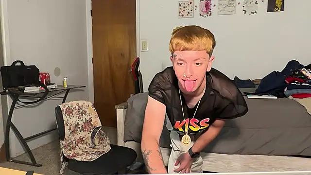 Snapshot of twentywithafelonyy chatting on 11/04/25, 02:10 twentywithafelonyy online show from 11/04/25, 02:10