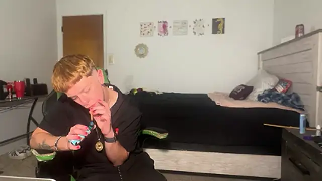 Snapshot of twentywithafelonyy chatting on 11/07/25, 07:52 twentywithafelonyy online show from 11/07/25, 07:52