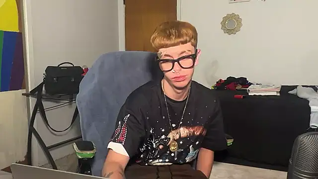 Snapshot of twentywithafelonyy chatting on 11/08/25, 10:37 twentywithafelonyy online show from 11/08/25, 10:37