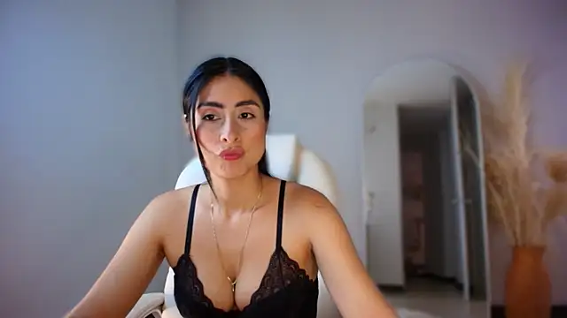 auroracaruso11 online show from 11/09/25, 09:02