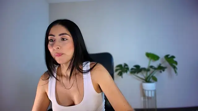 auroracaruso11 online show from 02/19/26, 04:25