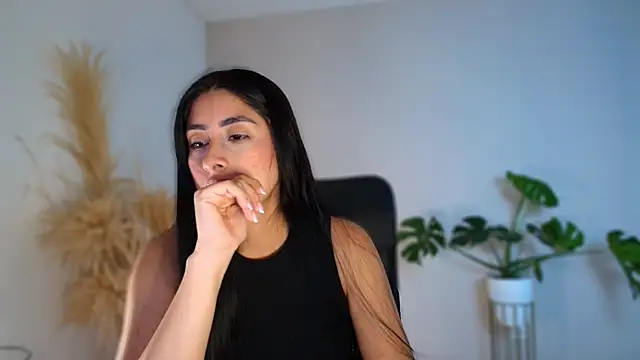 auroracaruso11 online show from 04/16/26, 09:39