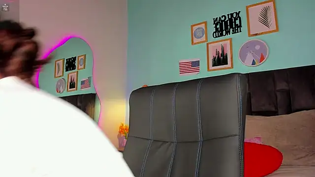 Snapshot of ParisFox_ chatting on 01/17/25, 07:49 ParisFox online show from 01/17/25, 07:49