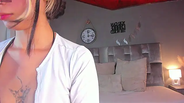 Snapshot of ParisFox_ chatting on 02/10/25, 07:38 ParisFox online show from 02/10/25, 07:38